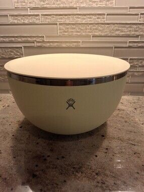 Hydo Flask 5qt. Serving Bowl With Lid.